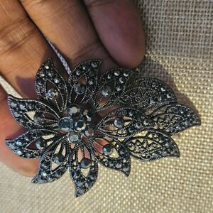 Vintage LC Liz Claiborne Black‎ Rhinestone Brooch Pin Metal Flower Shooting Star